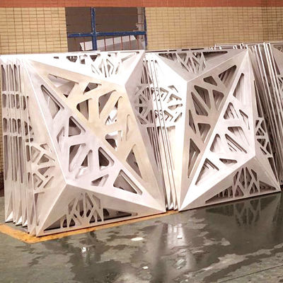 ألواح التغطية الألومنيومية 3D المنفوشة للزخرفة الجبهة المبنية الأنيقة